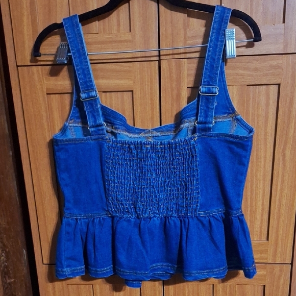 NWOT - Moon River Blue Denim Crop Top - Picture 4 of 5